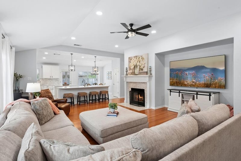 Virtual tour of 2709 Tumbling River Dr
