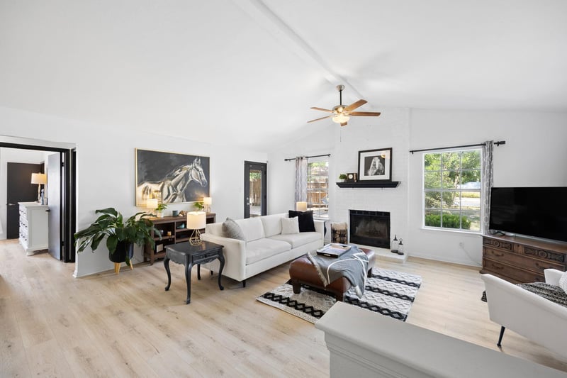 Virtual tour of 2711 Bobby Ln