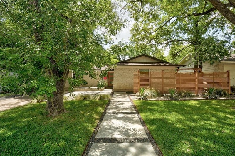 Virtual tour of 2711 Sherwood LN