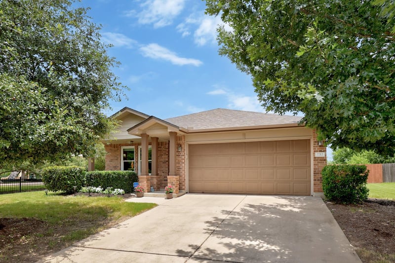 Virtual tour of 2712 Bluffstone DR
