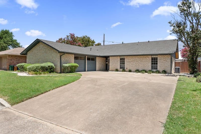 Virtual tour of 2712 Thrushwood DR Unit #A & B