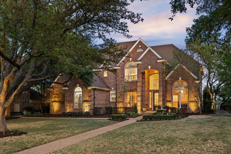 Virtual tour of 2717 Bartons Bluff LN