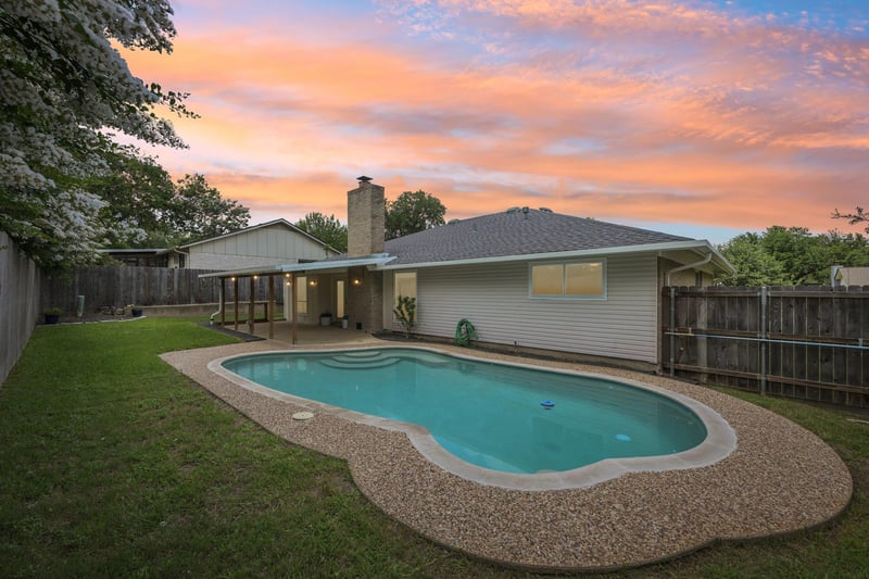 Virtual tour of 2717 Charlesworth DR