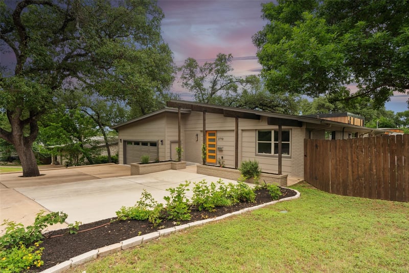 Virtual tour of 2719 Barton SKWY
