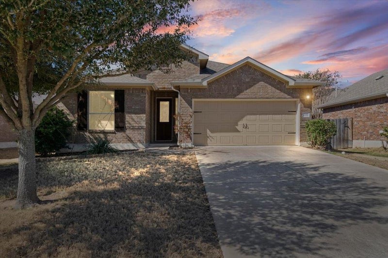 Virtual tour of 2721 Garlic Creek Dr