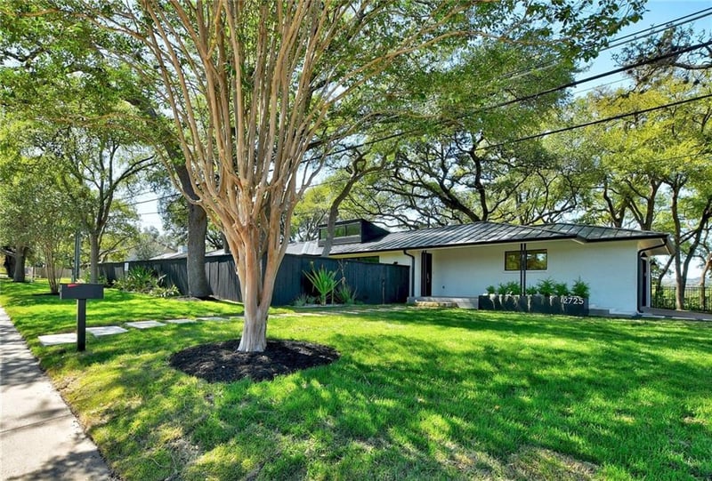 Virtual tour of 2725 Barton SKWY