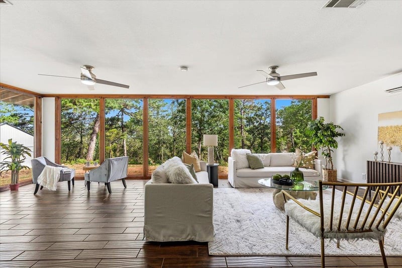 Virtual tour of 28 Lost Pines Ave