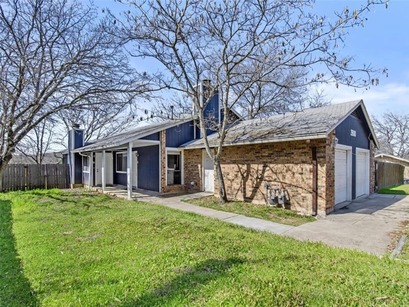 Virtual tour of 2800 Burleson Road