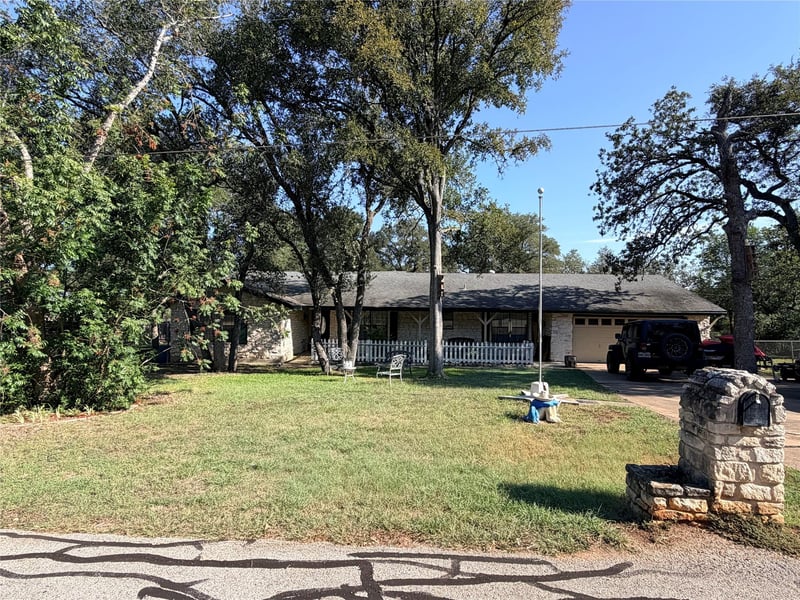 Virtual tour of 2800 Robin Rd