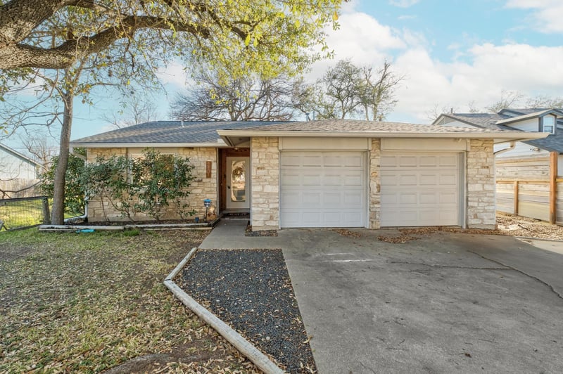 Virtual tour of 2801 Crownspoint DR