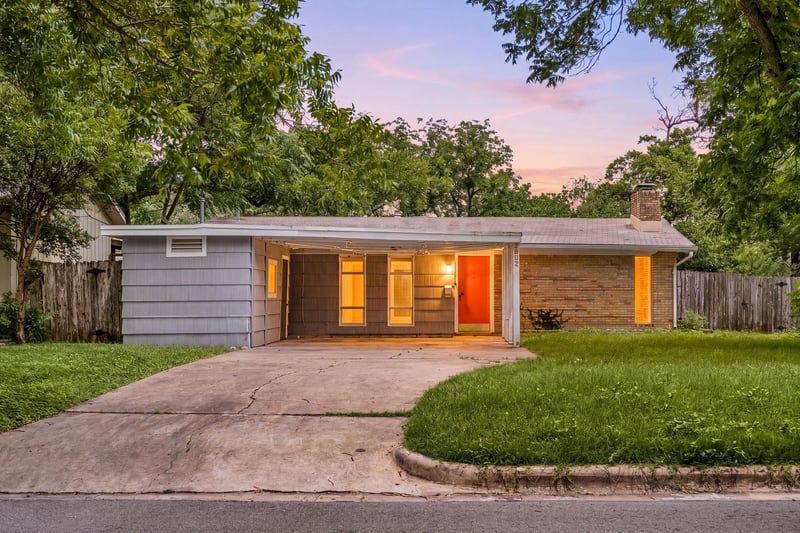 Virtual tour of 2802 Perry LN