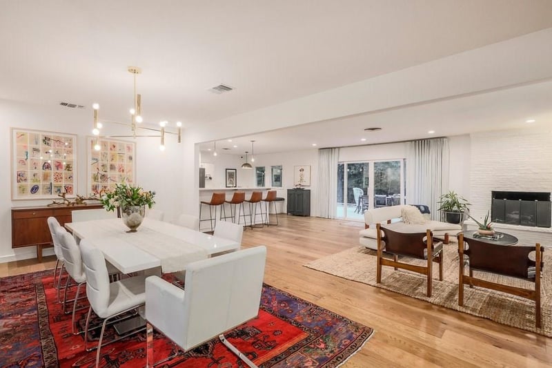 Virtual tour of 2803 Vance LN