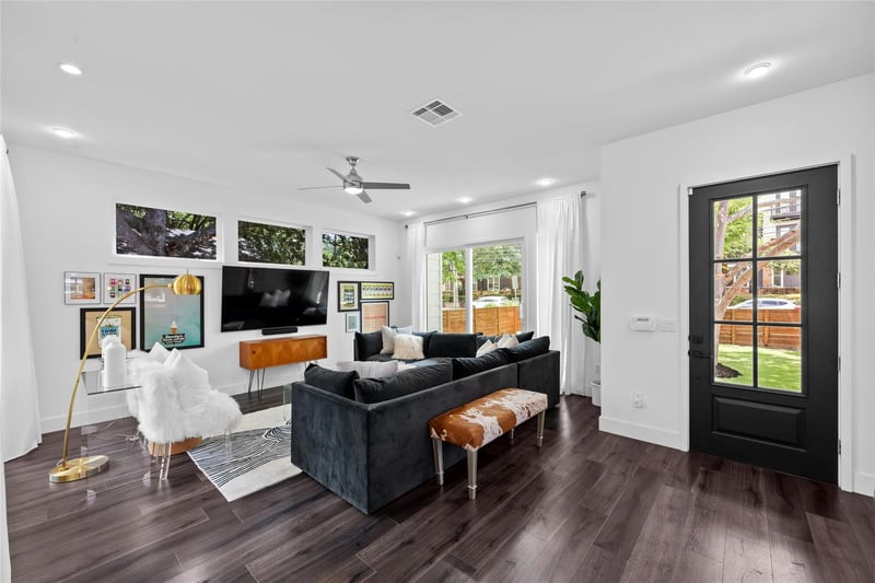 Virtual tour of 2806 W 44th ST Unit #A