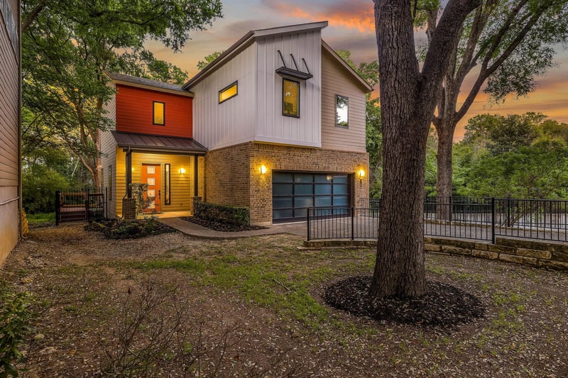 Virtual tour of 2807 Del Curto RD Unit #E