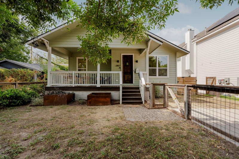 Virtual tour of 2807 E 4th ST Unit #A