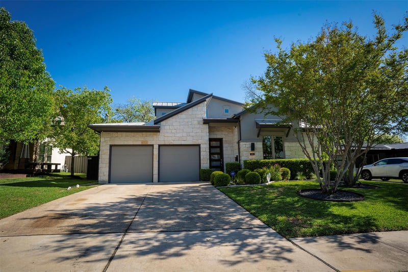 Virtual tour of 2814 W 50th ST