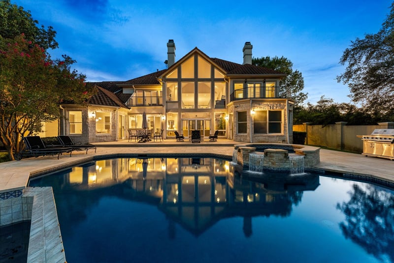 Virtual tour of 2819 Cliff PT