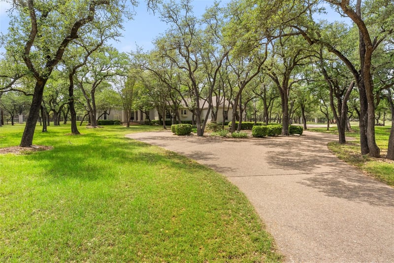 Virtual tour of 2841 Oak Haven CIR