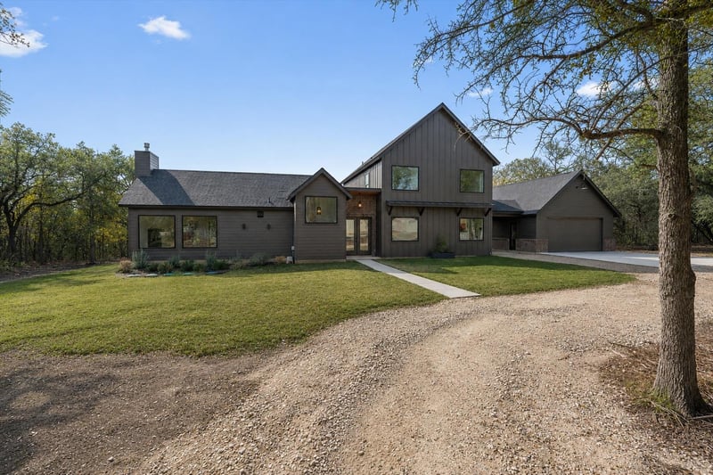 Virtual tour of 2851 County Road 255