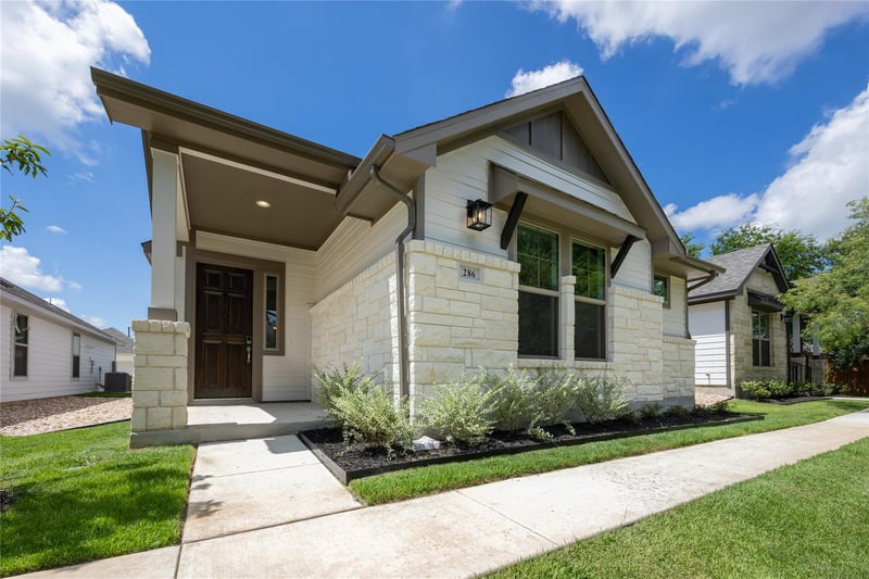 Virtual tour of 286 Orleanian Dr