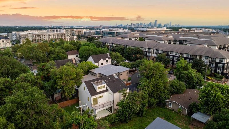 Virtual tour of 2900 W 44th ST Unit #B