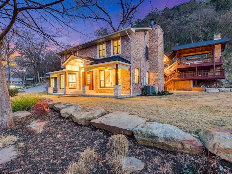 Virtual tour of 2901 Rivercrest DR