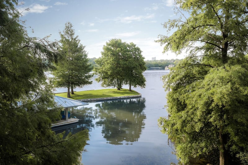 Virtual tour of 2905 Westlake CV