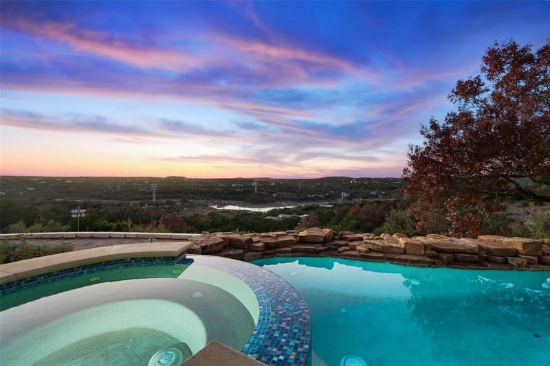Virtual tour of 2906 Lakehurst RD