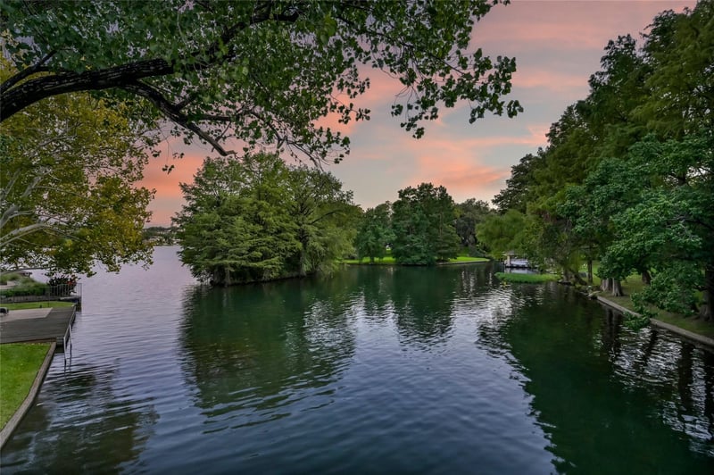 Virtual tour of 2908 Westlake Cv