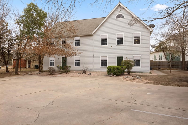 Virtual tour of 2908 Whisper Oaks Ln