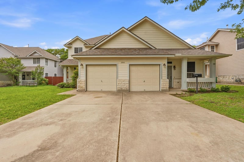 Virtual tour of 2920 Thrushwood DR Unit #B