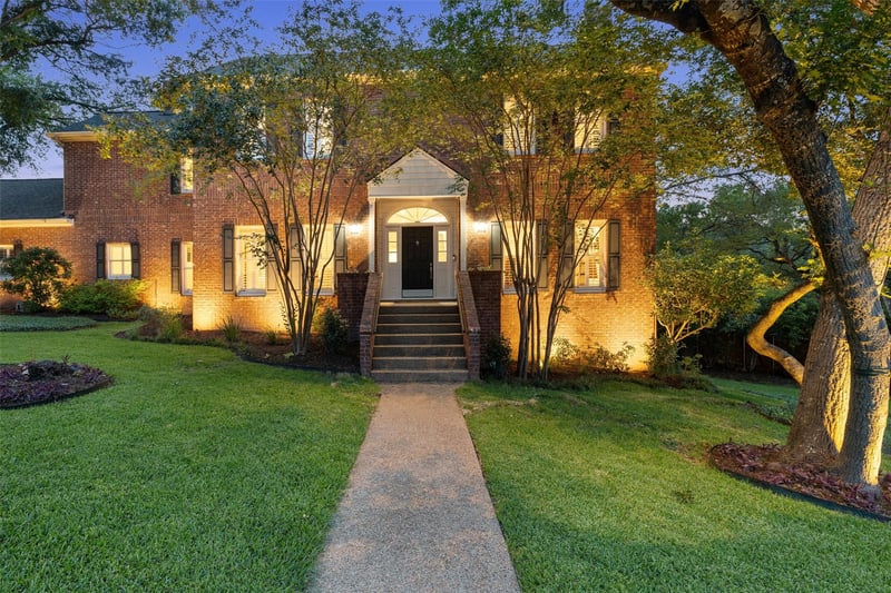 Virtual tour of 2922 Thousand Oaks DR