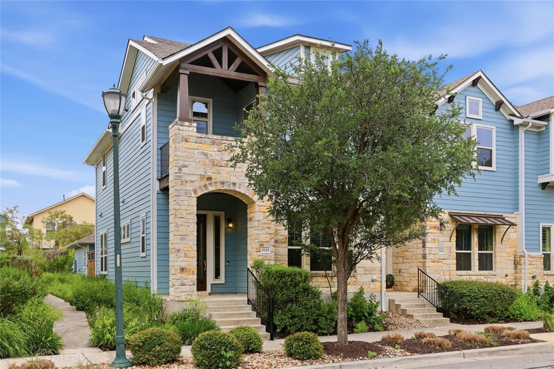 Virtual tour of 2925 Zach Scott ST