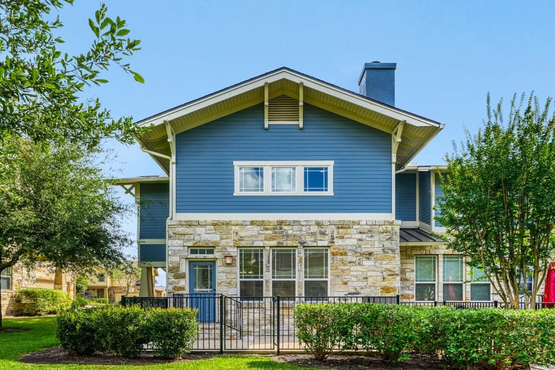 Virtual tour of 2930 Grand Oaks LOOP Unit #2101