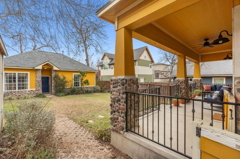 Virtual tour of 2931 E Martin Luther King Jr A & B BLVD