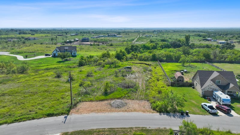 Virtual tour of 296 E Ridge Ln
