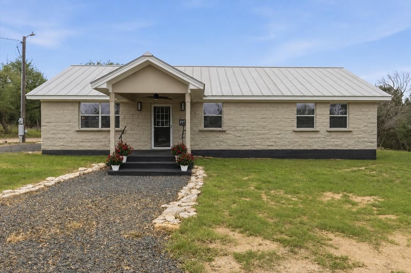 Virtual tour of 297 Robins WAY