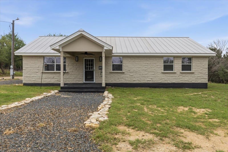 Virtual tour of 297 Robins WAY