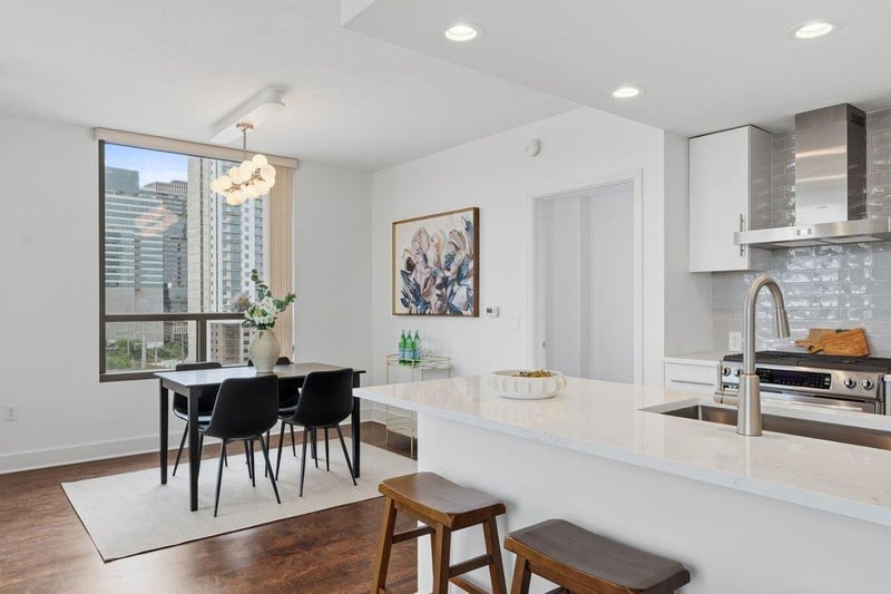 Virtual tour of 300 Bowie ST Unit #1101