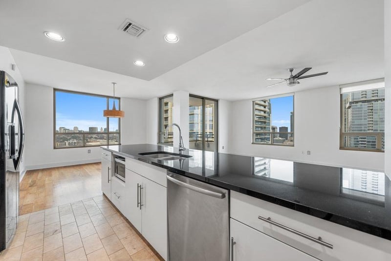 Virtual tour of 300 Bowie ST Unit #2701