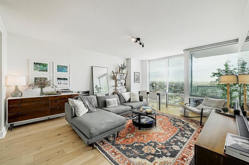 Virtual tour of 300 Bowie ST Unit #2706