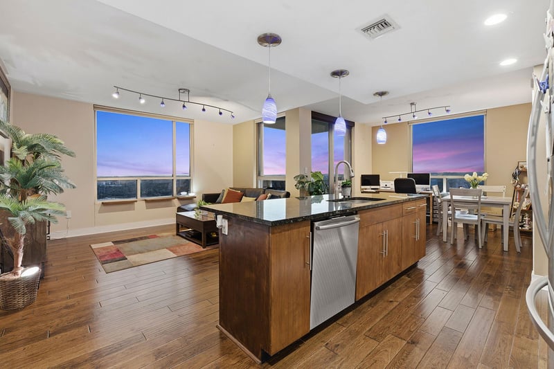 Virtual tour of 300 Bowie St Unit #2903