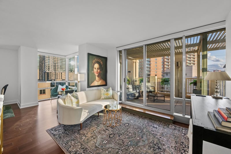 Virtual tour of 300 Bowie St Unit #603