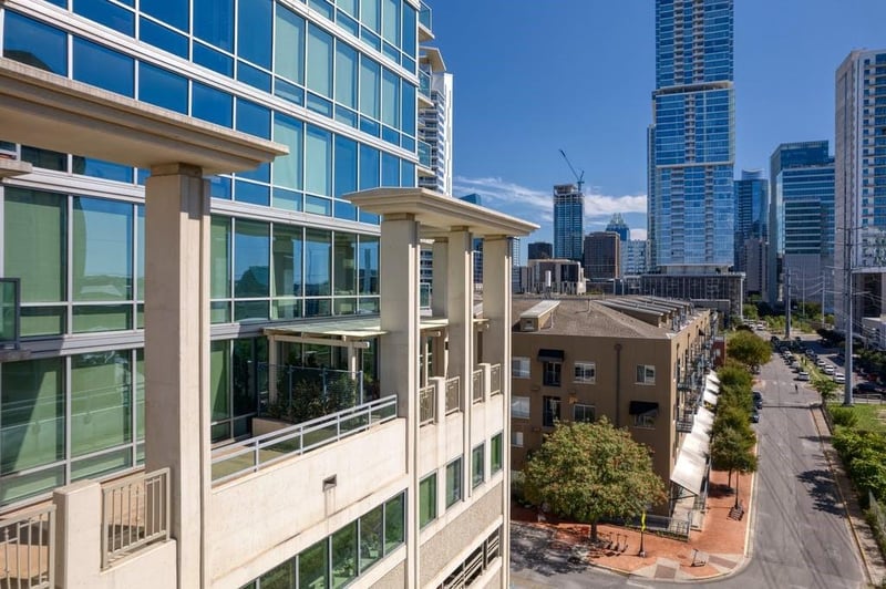 Virtual tour of 300 Bowie ST Unit #604