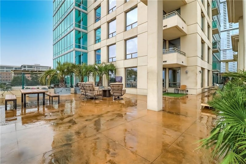 Virtual tour of 300 Bowie ST Unit #605