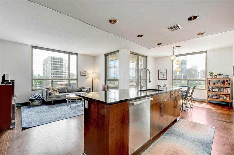 Virtual tour of 300 Bowie ST Unit #901
