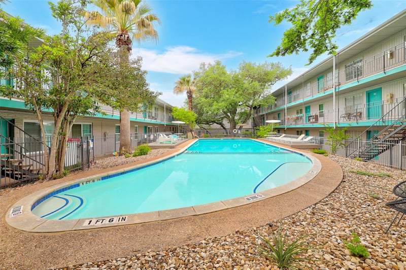 Virtual tour of 300 Crockett ST Unit #114