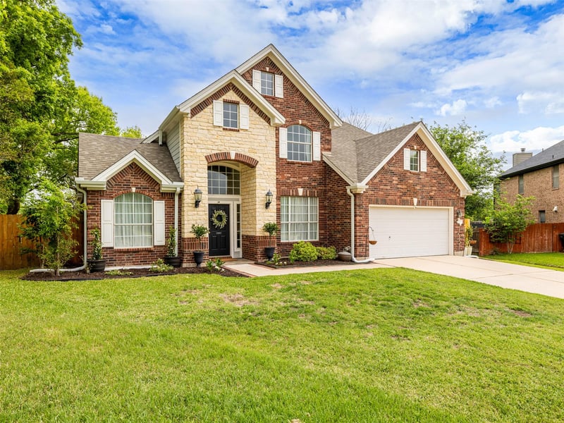 Virtual tour of 300 N Carriage Hills Dr