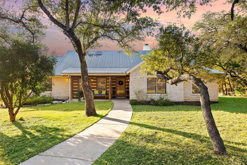 Virtual tour of 300 Sundown RDG