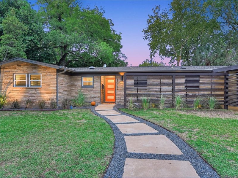 Virtual tour of 3003 Village Dr